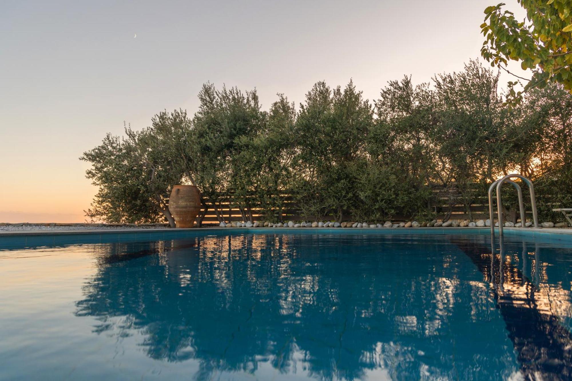 Evgoro Luxury Suites Agia Galini  Bagian luar foto